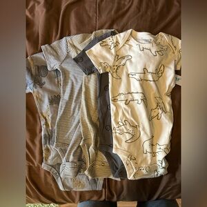 NWT 5 piece baby boy short sleeve body suits, 12 months